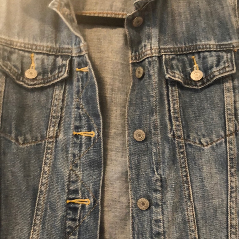 Size Small Gap Denim Jacket - image 5